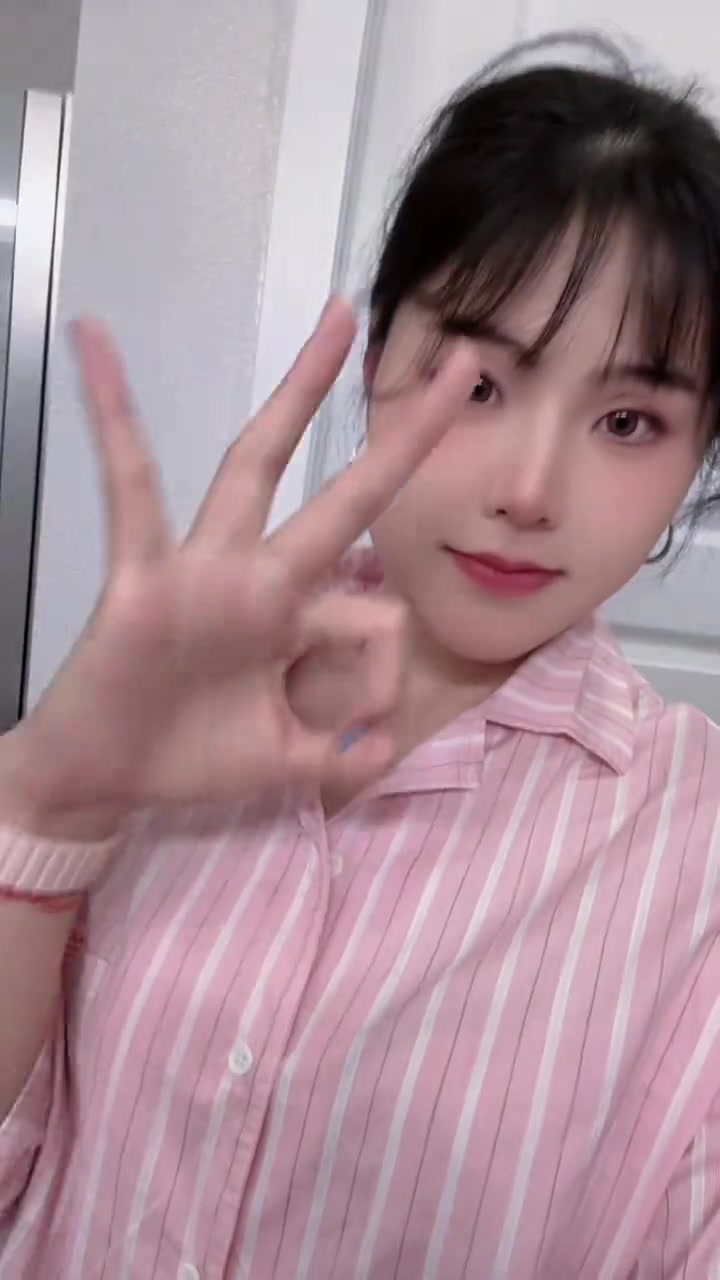 早日康复小宝！养伤中的李月汝社媒：我对你下达了心动通缉令💖