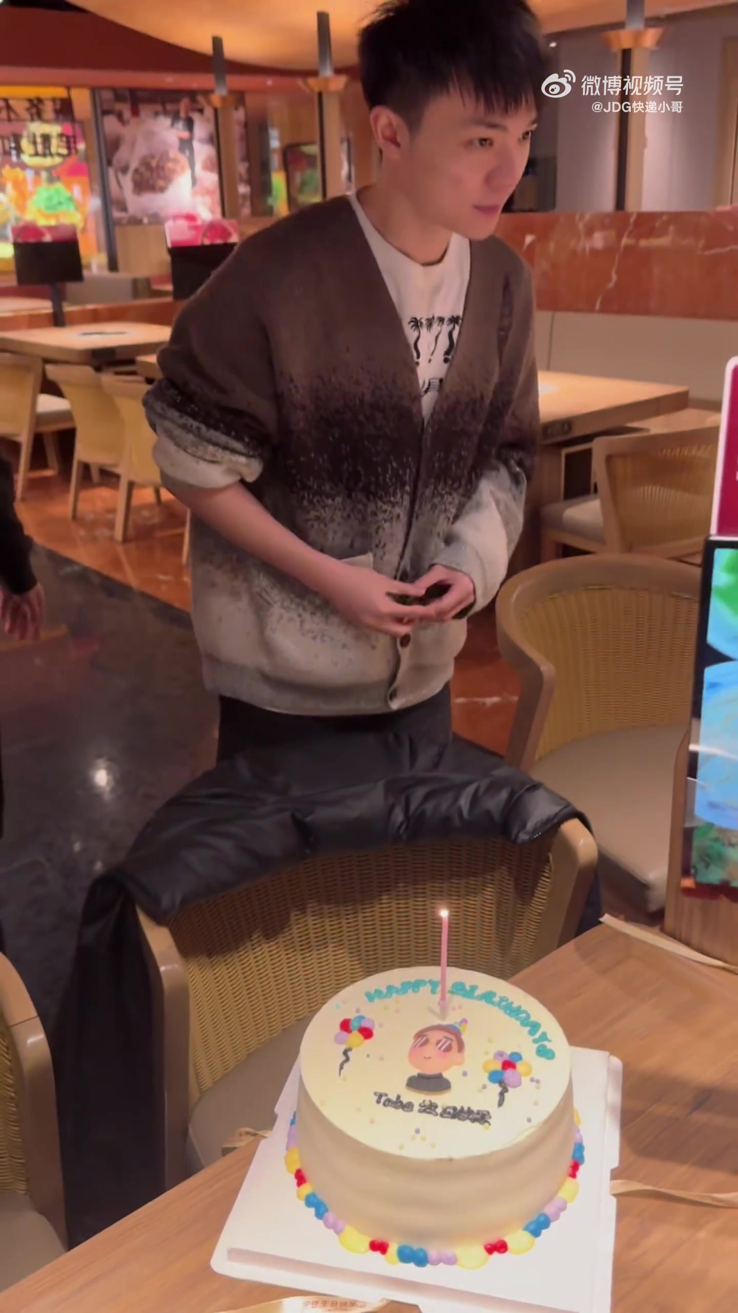 生日快乐！JDG晒为Tabe庆生视频：一个被蛋糕和祝福包围的教练【球盟会】