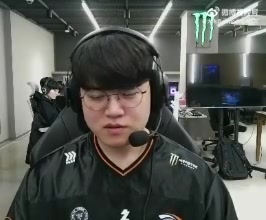 【球盟会】双C有人没得吃！Zeka自称很饿 Gumayusi：刚吃了两个汉堡很饱