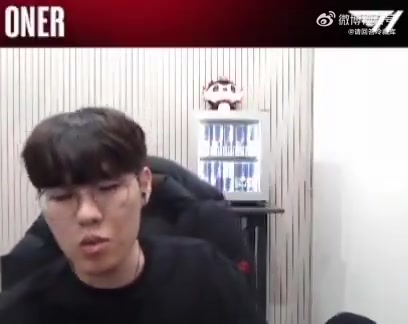 ？Oner：我和队员们一起的时候，还有跟Keria一起吃饭的时候基本都不穿衣服